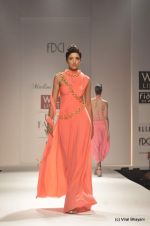 Model walk the ramp for Malini Ramani Show at Wills Lifestyle India Fashion Week 2012 day 4 on 9th Oct 2012 (35).JPG